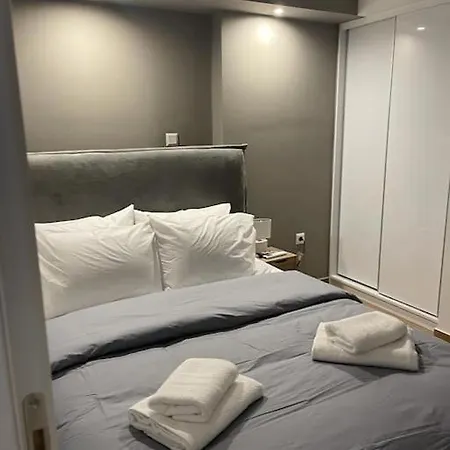 Niarchos Apartment III-2